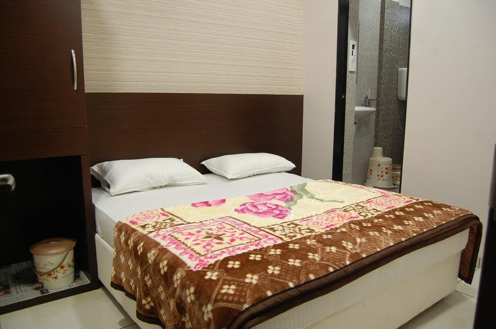 Hotel Poonam Palace Ujjain Cameră foto